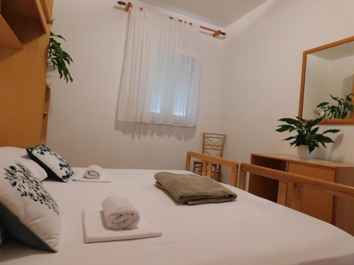 Apartmani Salus Паг Экстерьер фото