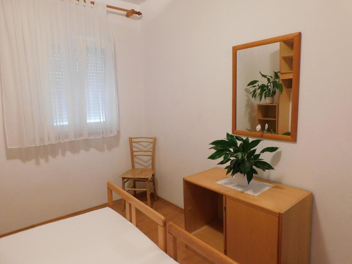 Apartmani Salus Паг Экстерьер фото