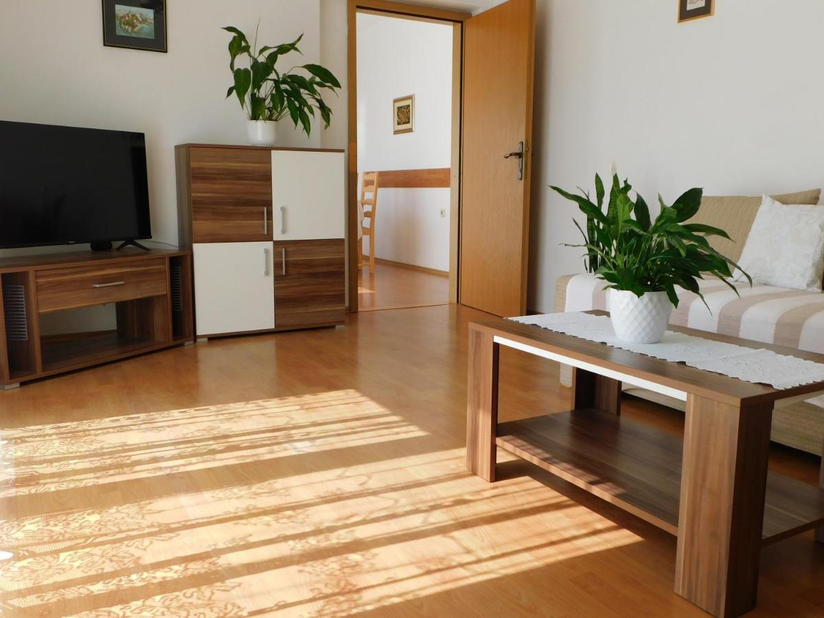 Apartmani Salus Паг Экстерьер фото