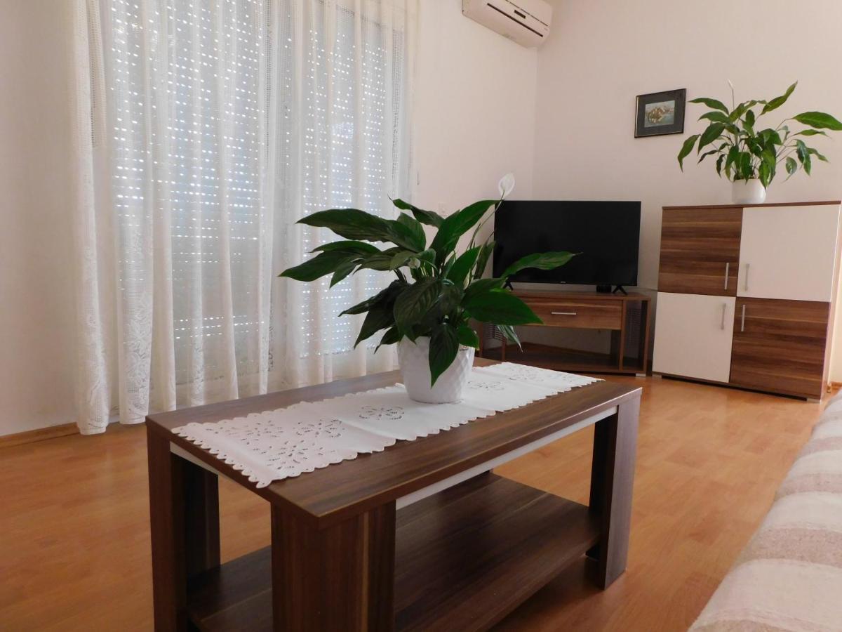 Apartmani Salus Паг Экстерьер фото