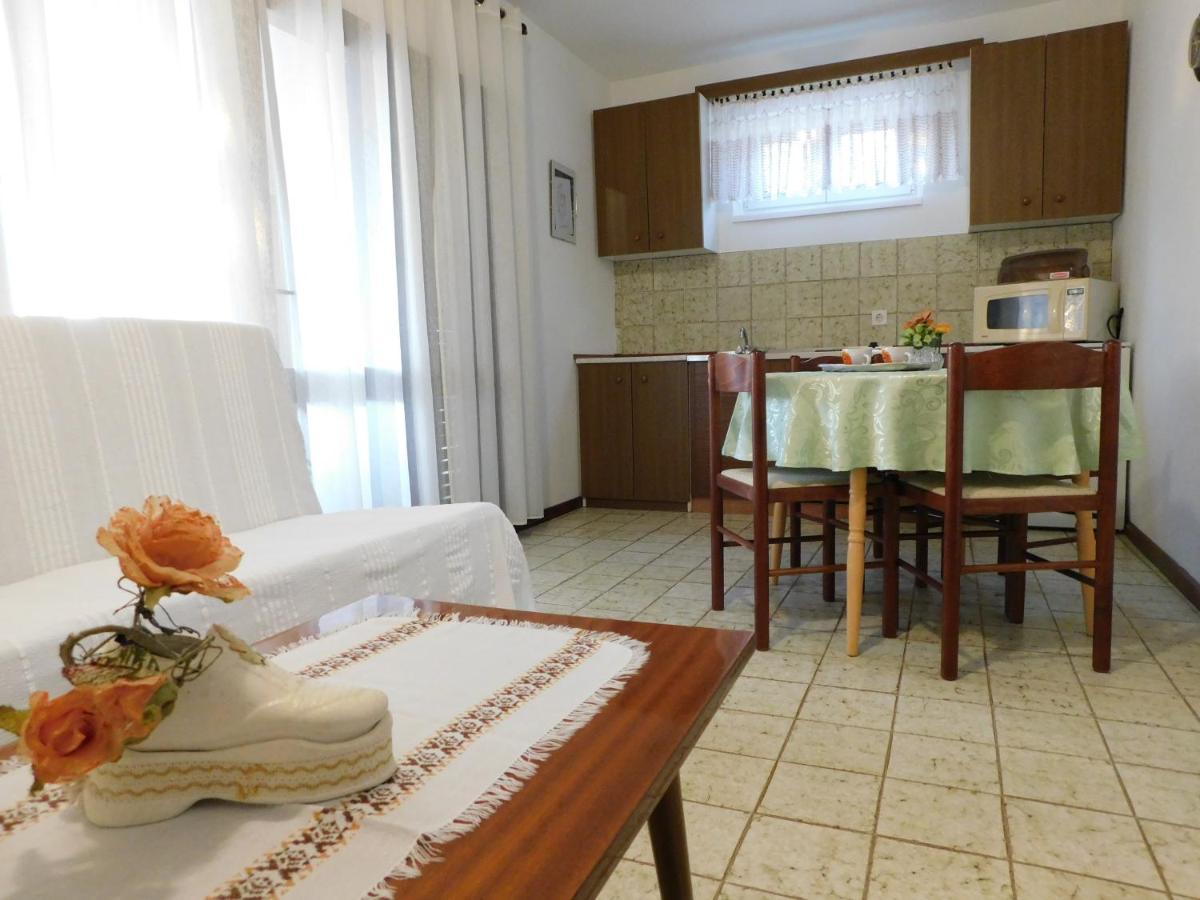 Apartmani Salus Паг Экстерьер фото